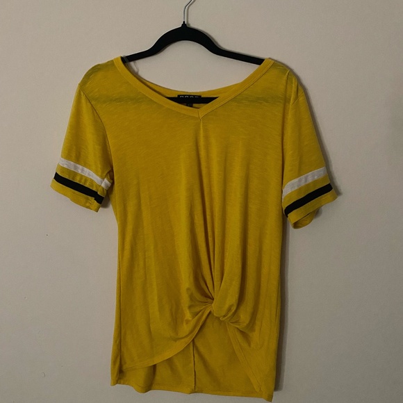 T-Shirt - Picture 1 of 2